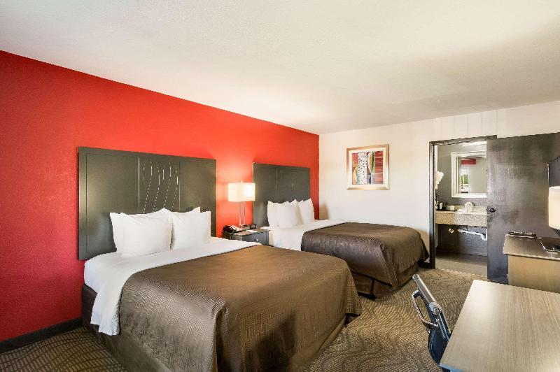 Clarion Inn & Suites Russellville I 40 - photo 6