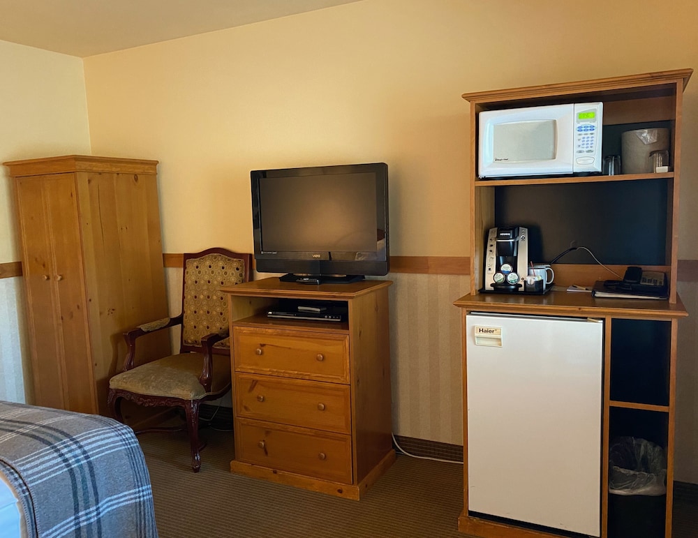 Cousins Country Inn - photo 23