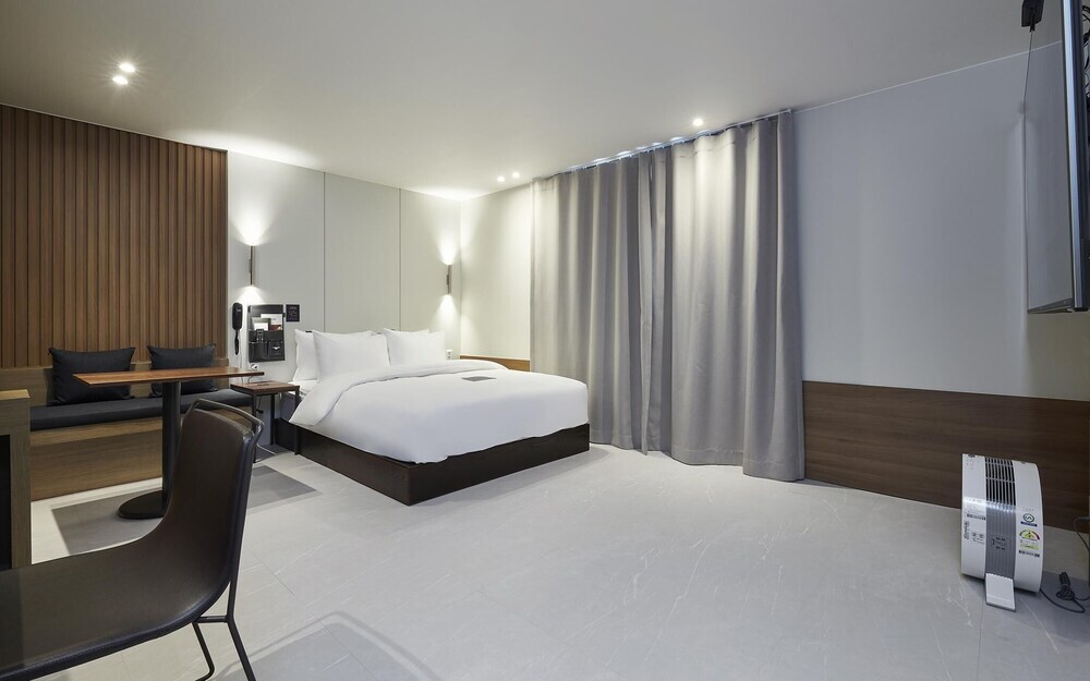 Seosan Lake Park Just Sleep Hotel in Seosan, South Korea