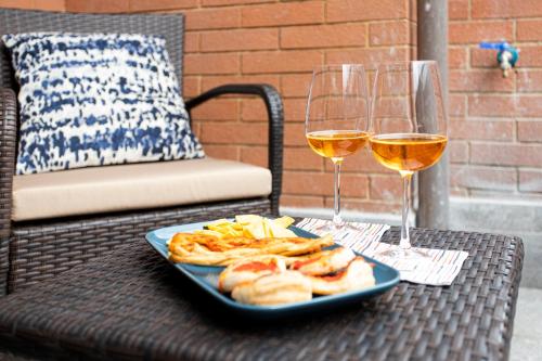 Emilia Modern Apartment with Free Parking — 4-Star Luxury Hotel in Rome, Italy