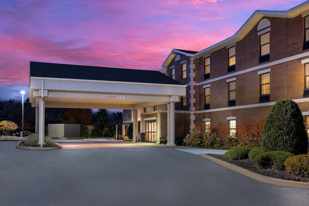 Hampton Inn & Suites by Hilton Petoskey - photo 72