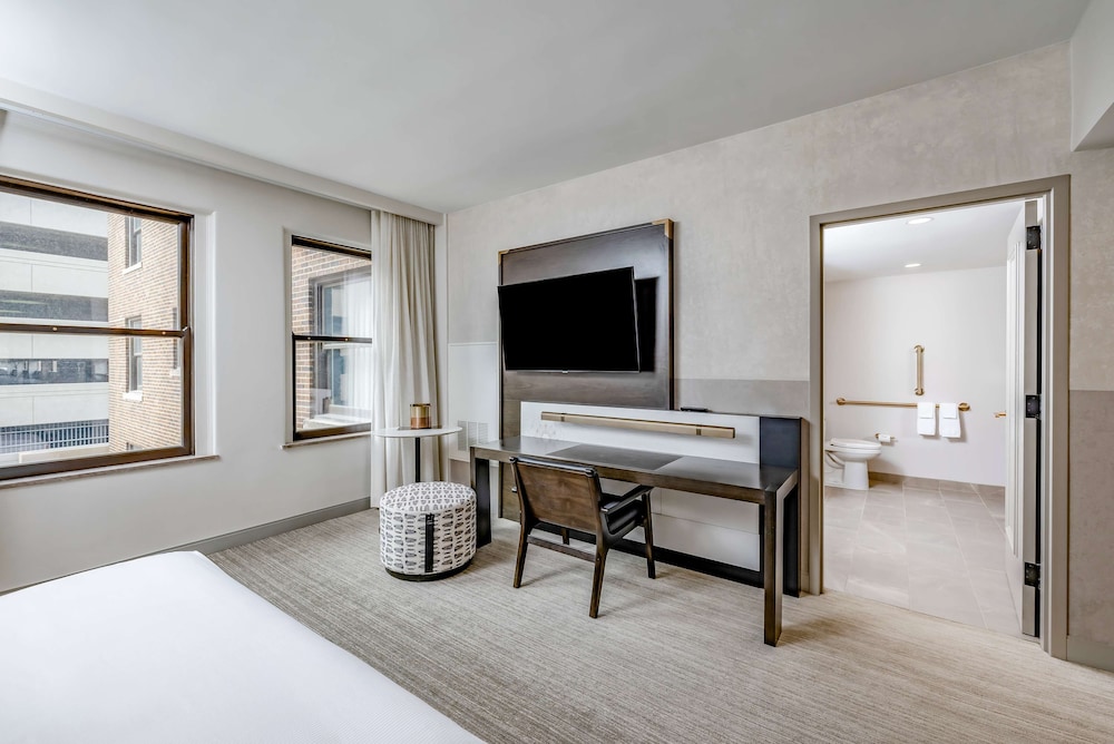 Hotel Fort Des Moines Curio Collection by Hilton - photo 18