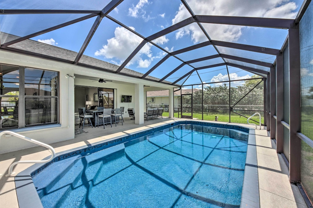 Lanai and Pool Dog Friendly Home in Cape Coral — 4-Star Luxury Hotel in Cape Coral, United States