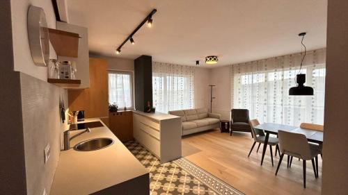 The Comfy Nest Parking King Size Bed Smart TV — 4-Star Luxury Hotel in Cluj-Napoca, Romania