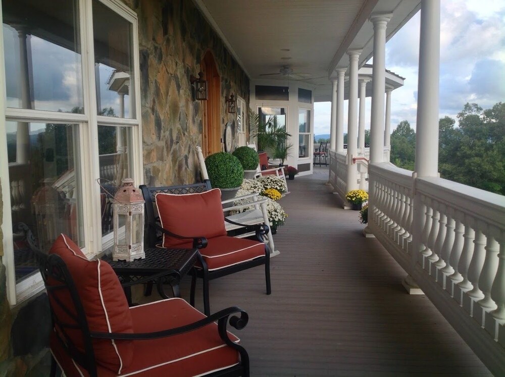 Skyline Vineyard Inn - photo 26