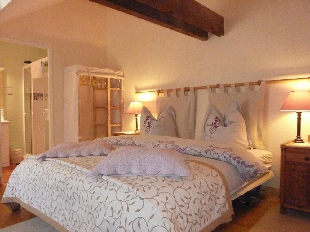 Cote Jardin Chez Lorette — hotel in Orbec