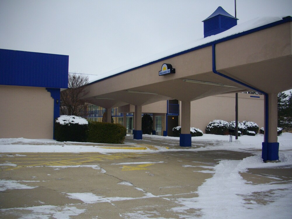 Macomb Inn - photo 19