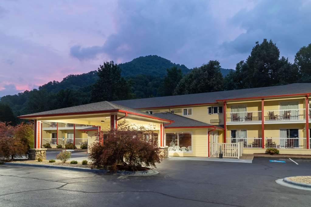 Ramada by Wyndham Maggie Valley - carbon neutral hotel in Maggie Valley