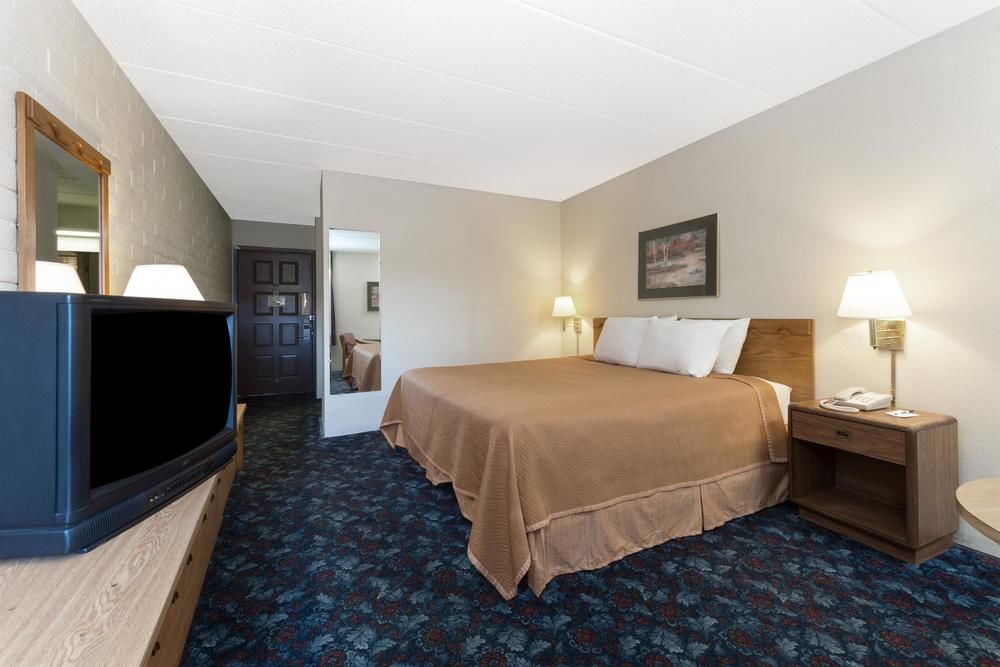 Howard Johnson - photo 18