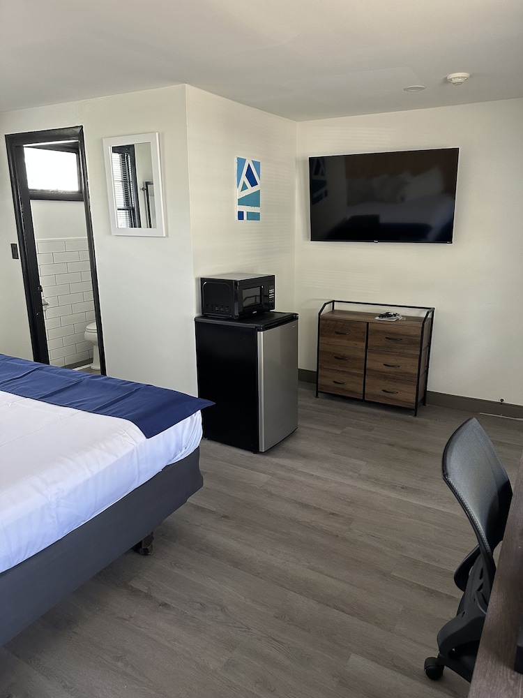 Harborside Suites - photo 12