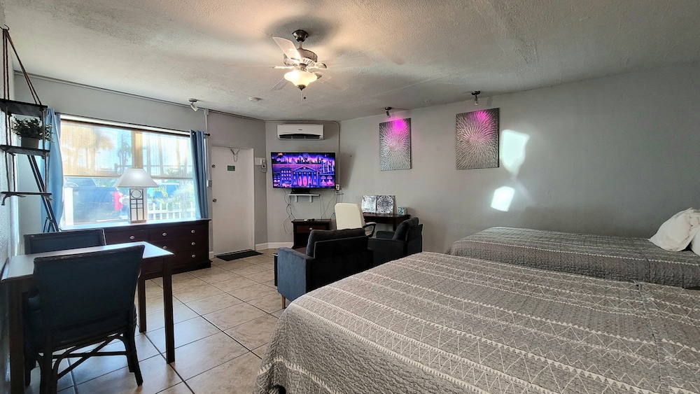 Barefoot Mailman Inn & Suites - photo 22