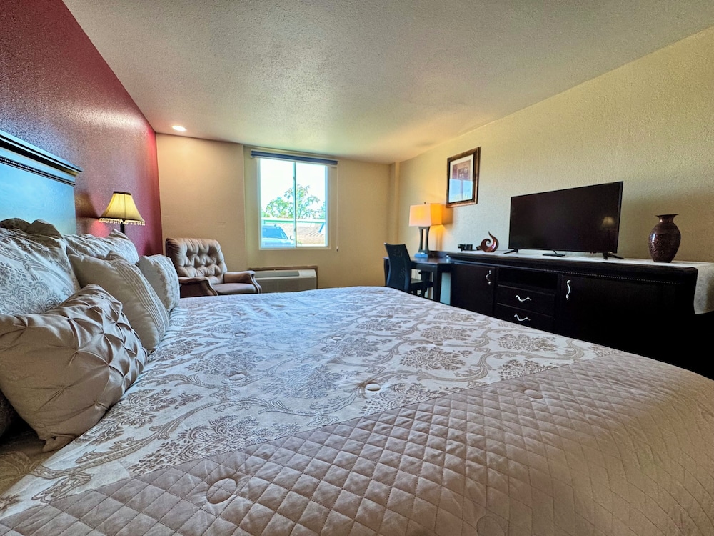 FairBridge Inn Express Hiawatha - photo 7