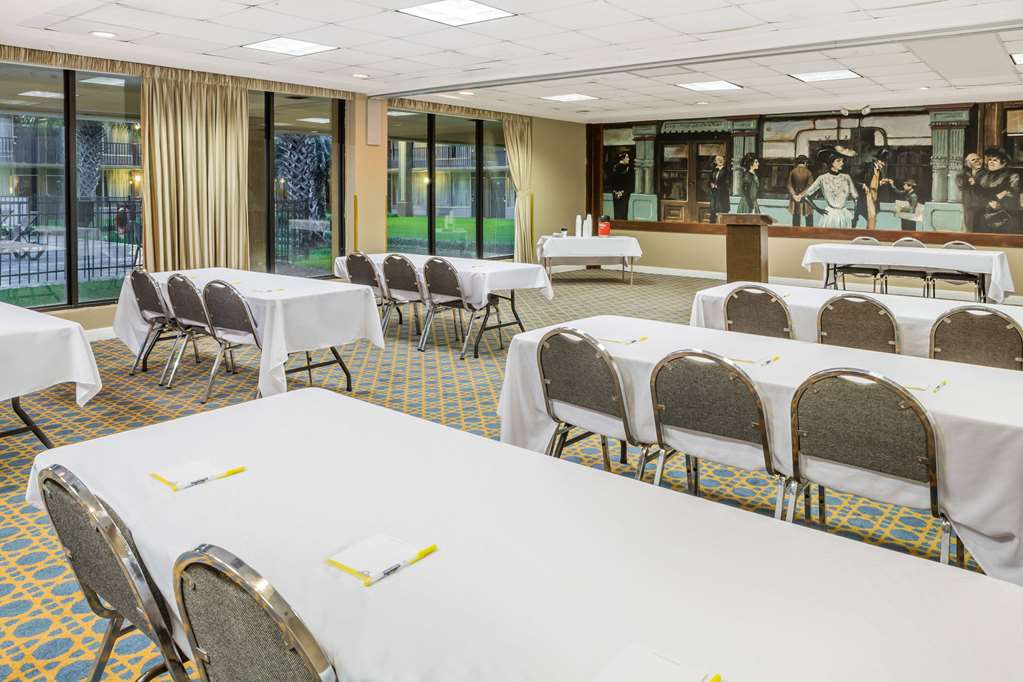 Days Inn & Suites by Wyndham Jennings - photo 34