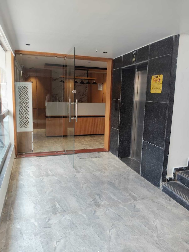 Hotel Earth Orbit in Gandhinagar, India