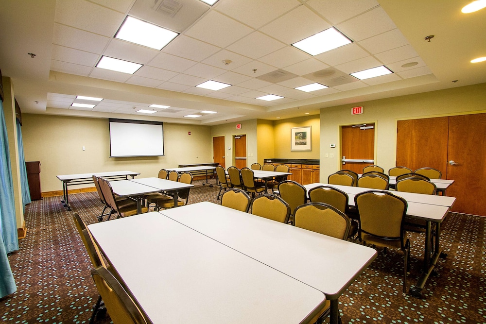 Hampton Inn Fayetteville - photo 49