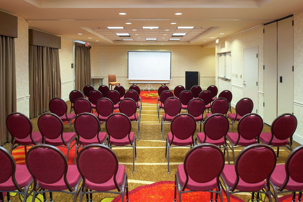 Hilton Garden Inn Allentown Bethlehem Airport - photo 32