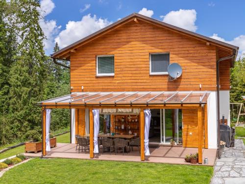 Chalet Ester Luxury Provençal House in Orava — 4-Star Luxury Hotel in Namestovo, Slovakia