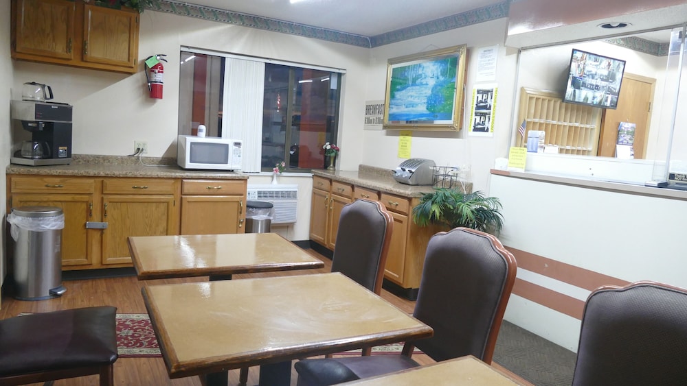 Allstate Inn Seymour - photo 11
