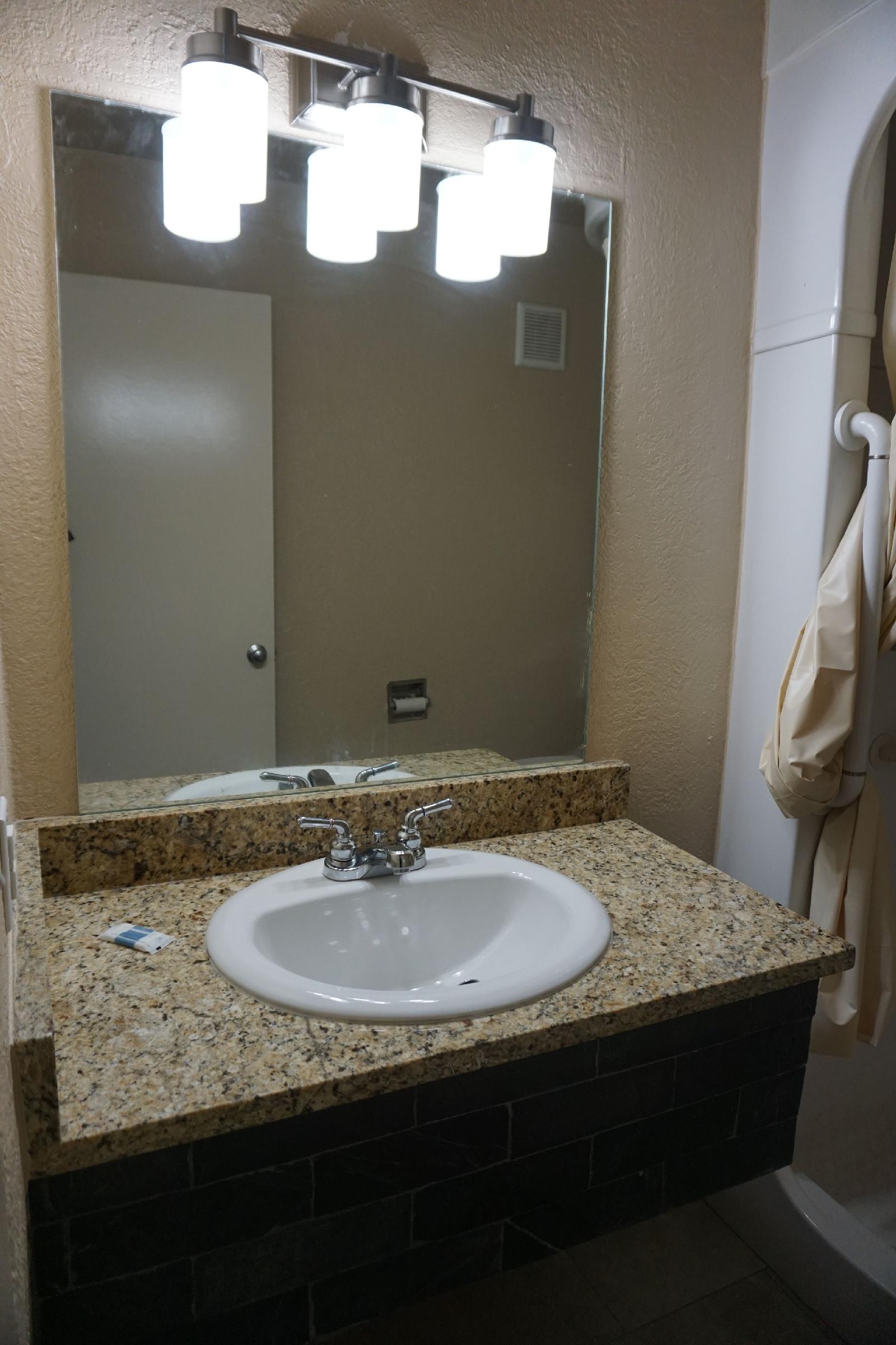 Econo Lodge San Antonio Northeast I 35 - photo 9