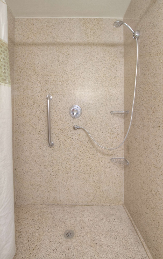 Hampton Inn Great Falls - photo 18