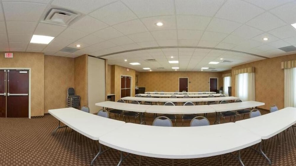 Holiday Inn Express Hotel & Suites Frankfort by IHG - photo 36