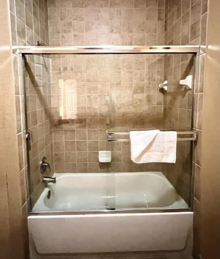 3 Bed 2 Bath Condo Tuscana Resort 3 Bedroom Condo by RedAwning - photo 23