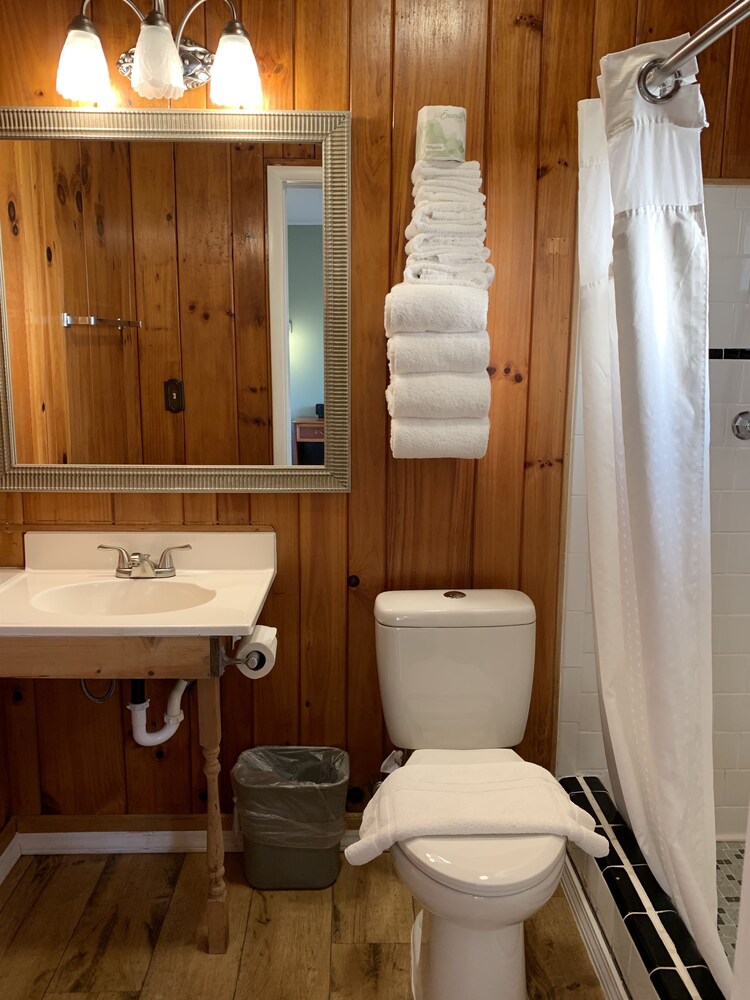 CedarWood Inn - photo 98