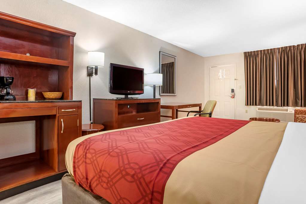 Econo Lodge Pearl Jackson - photo 21