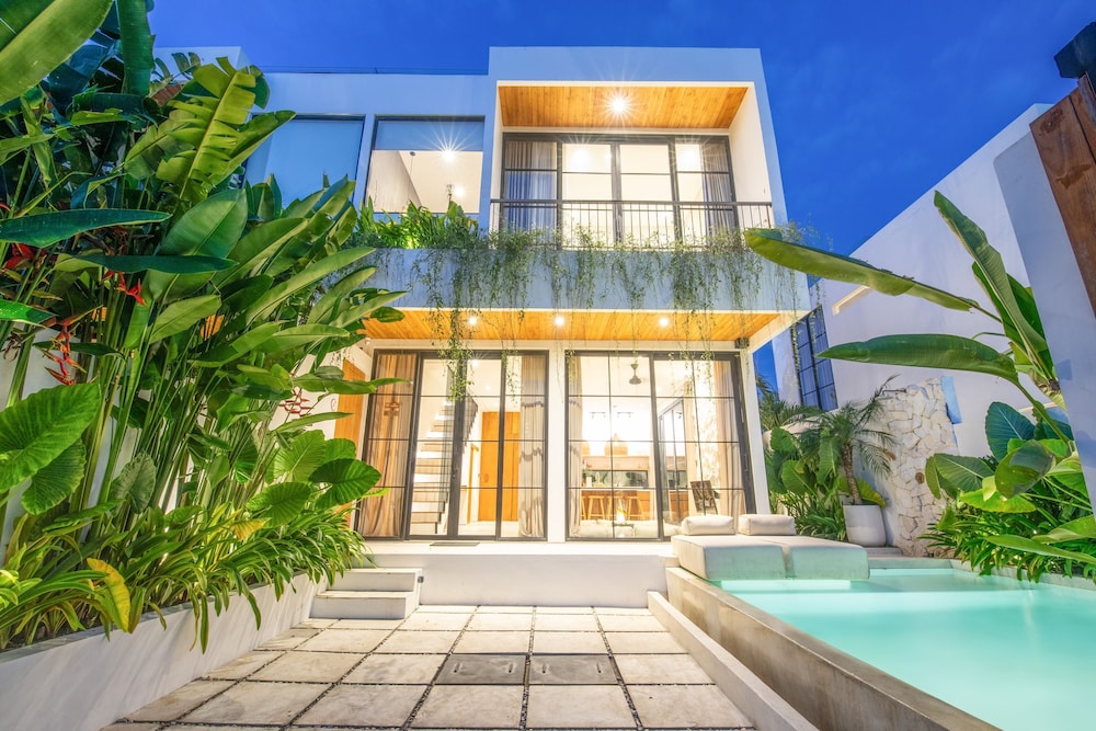 Villa Zoja 2 Canggu 4 mins to Beach Pererenan — 4-Star Luxury Hotel in Canggu, Indonesia