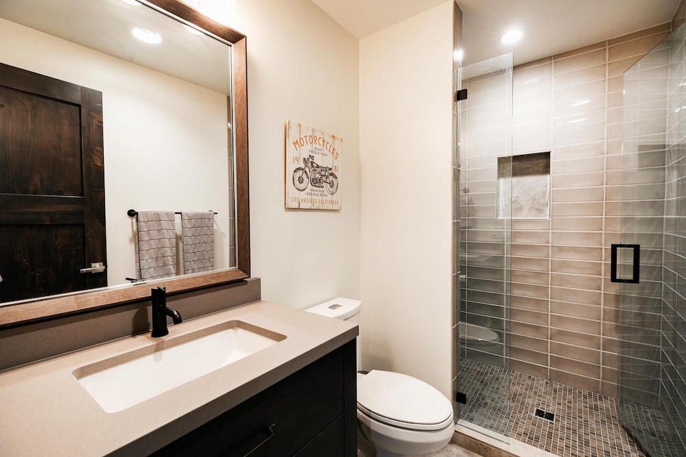 Pinetree by Avantstay Modern Park City Getaway w Patio & Balcony - photo 20