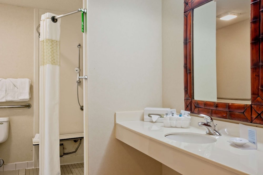 Hampton Inn & Suites Salt Lake City Airport - photo 32
