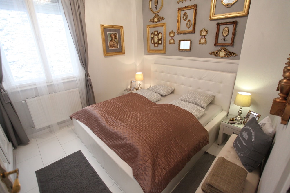 Dfive Apartments Neo Baroque — 4-Star Luxury Hotel in Budapest, Hungary
