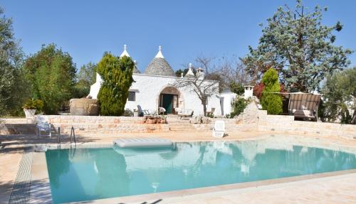 Trullo Cime Bianche in Cisternino, Italy