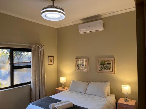 Panache Wildlife Cottage Self Catering — 4-Star Luxury Hotel in Hoedspruit, South Africa