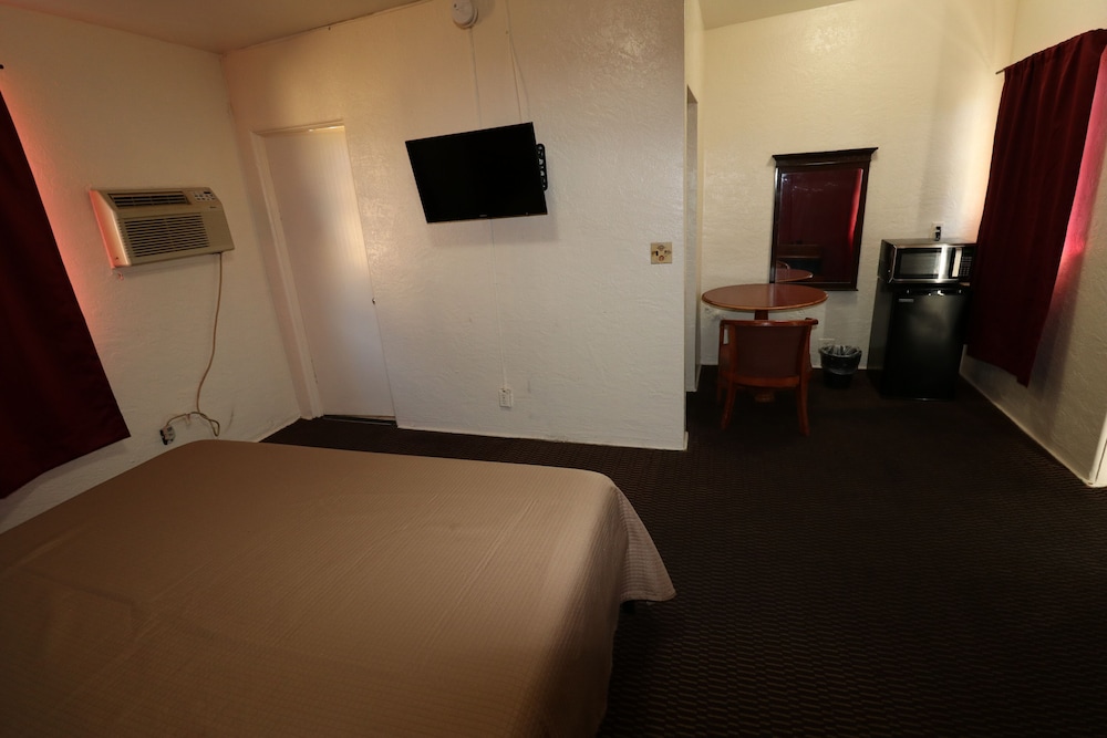 Sandman Inn Motel - photo 11