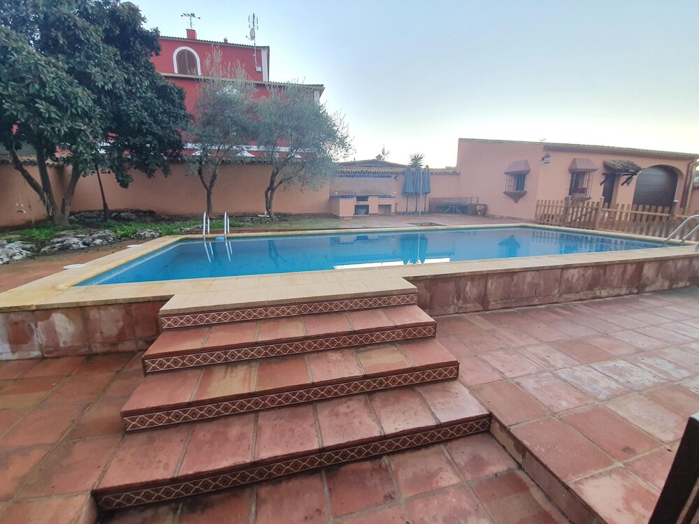 Spacious Villa with Private Pool in Hornachuelos — 4-Star Luxury Hotel in Hornachuelos, Spain