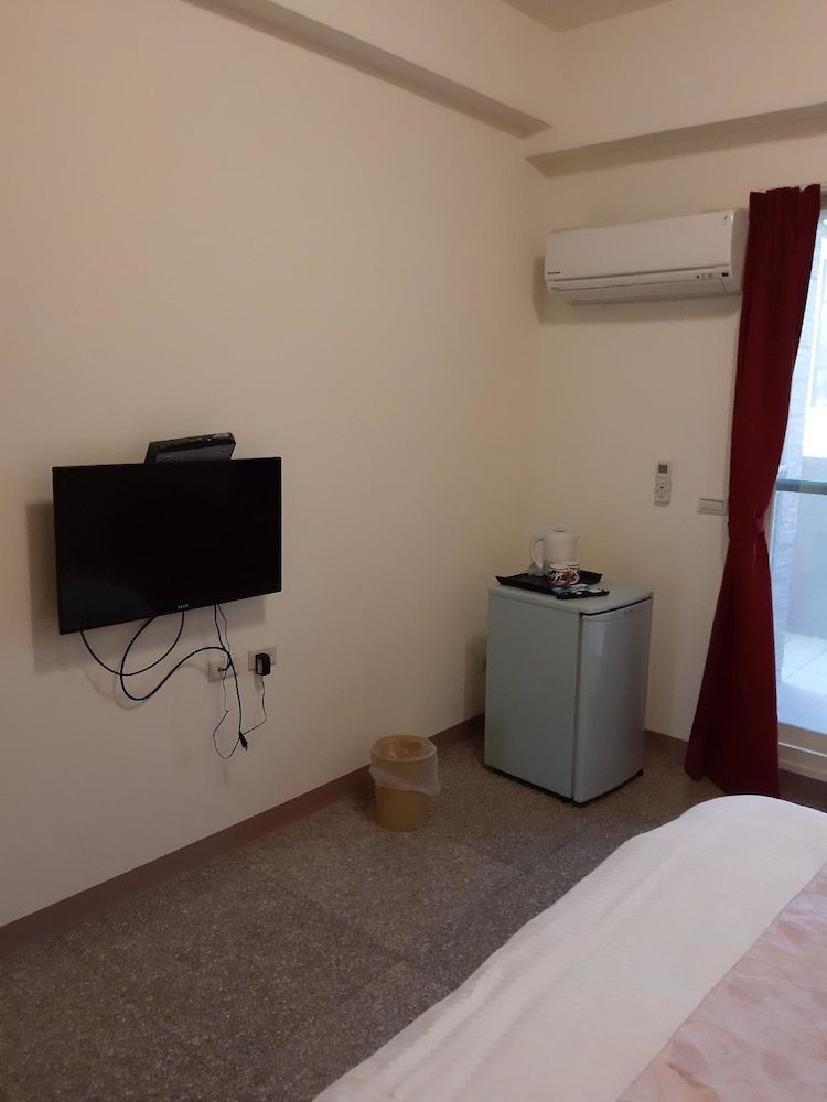 Surfing Holiday - last minute hotel in Yilan