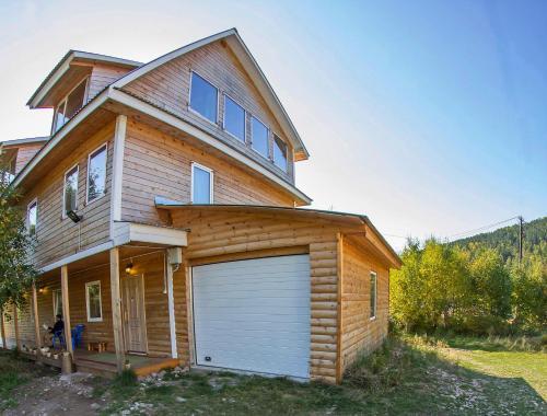 Obitayemiy ostrov in Listvyanka, Russia