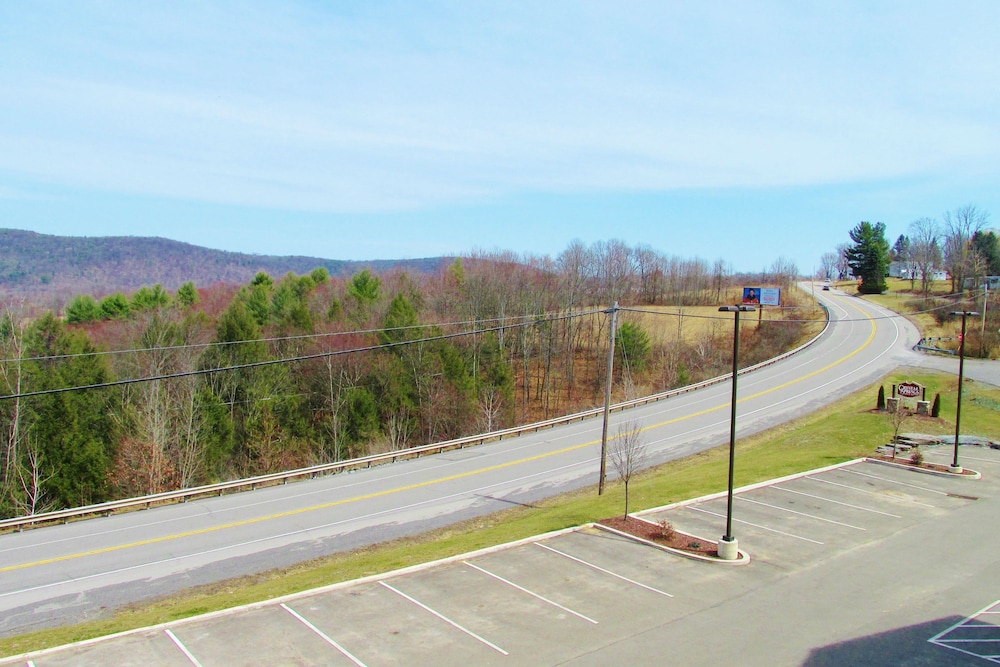 Crystal Springs Inn and Suites - photo 30