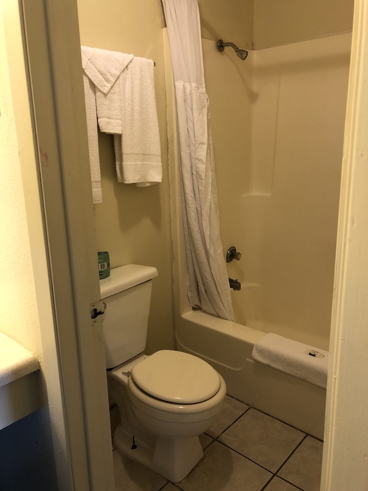 Glen Rose Inn and Suites - photo 18