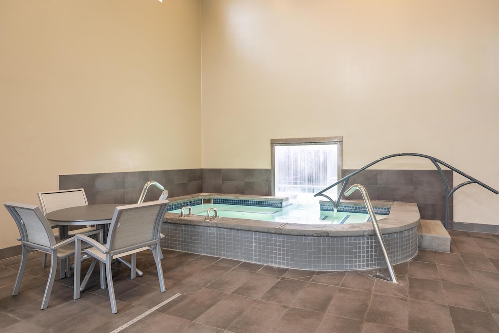 Hampton Inn & Suites Logan - photo 51