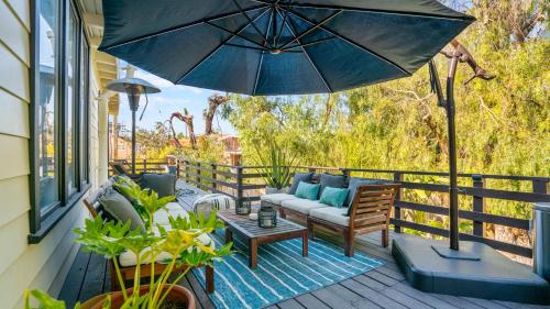 Chic Kensington Home Hot Tub & Canyon Views — 4-Star Luxury Hotel in San Diego, United States