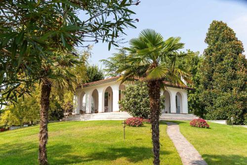 Villa Magnolia — 4-Star Luxury Hotel in Lido Di Jesolo, Italy