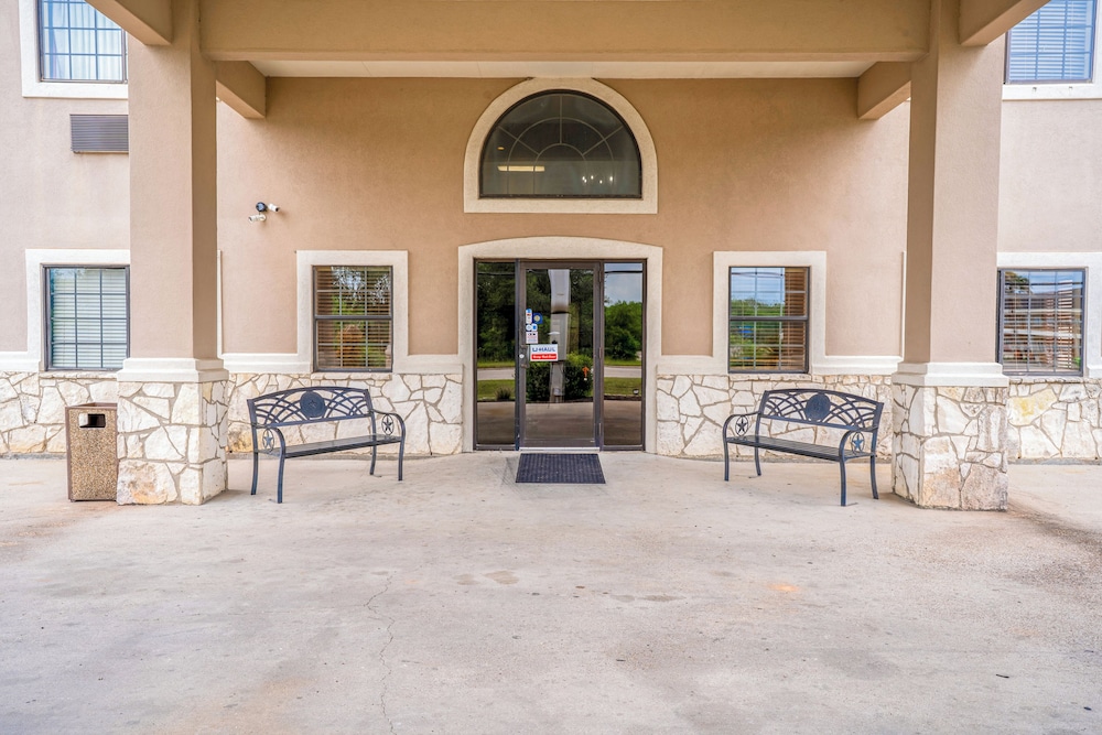 Texan Inn By Oyo Beeville Us 181 - photo 81