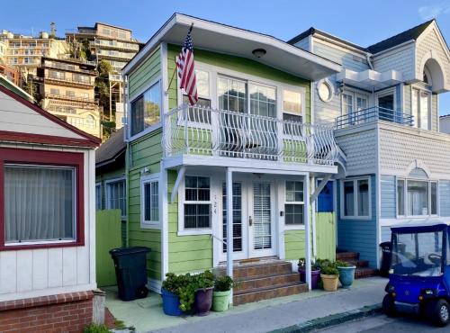 124CL 124 Claressa Ave in Avalon, United States