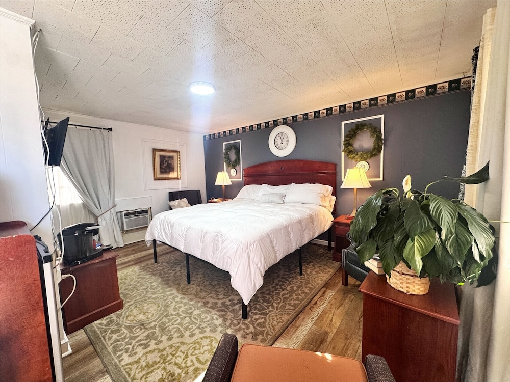 Chesterfield Hotel by OYO Hwy 9 - photo 27