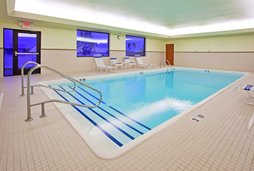 Holiday Inn Express & Suites Howell by IHG - photo 25