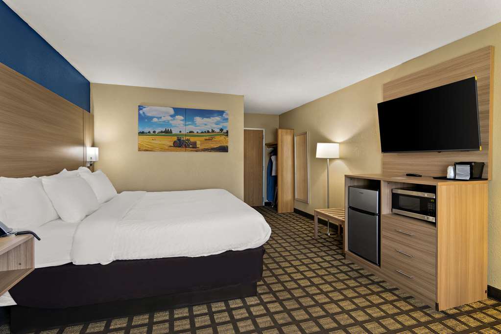 Clarion Pointe Bloomington Normal I 55 University - photo 16