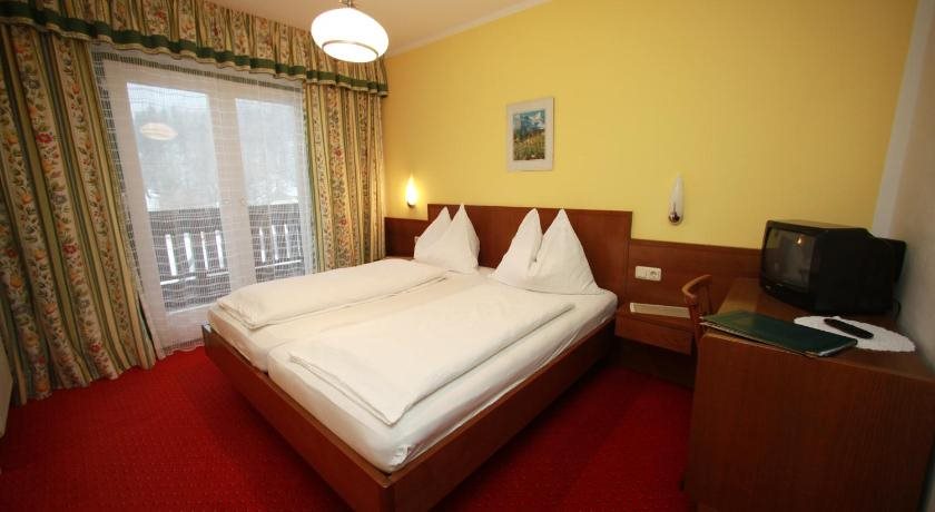 Hotel garni Weberhäusl in Strobl, Austria