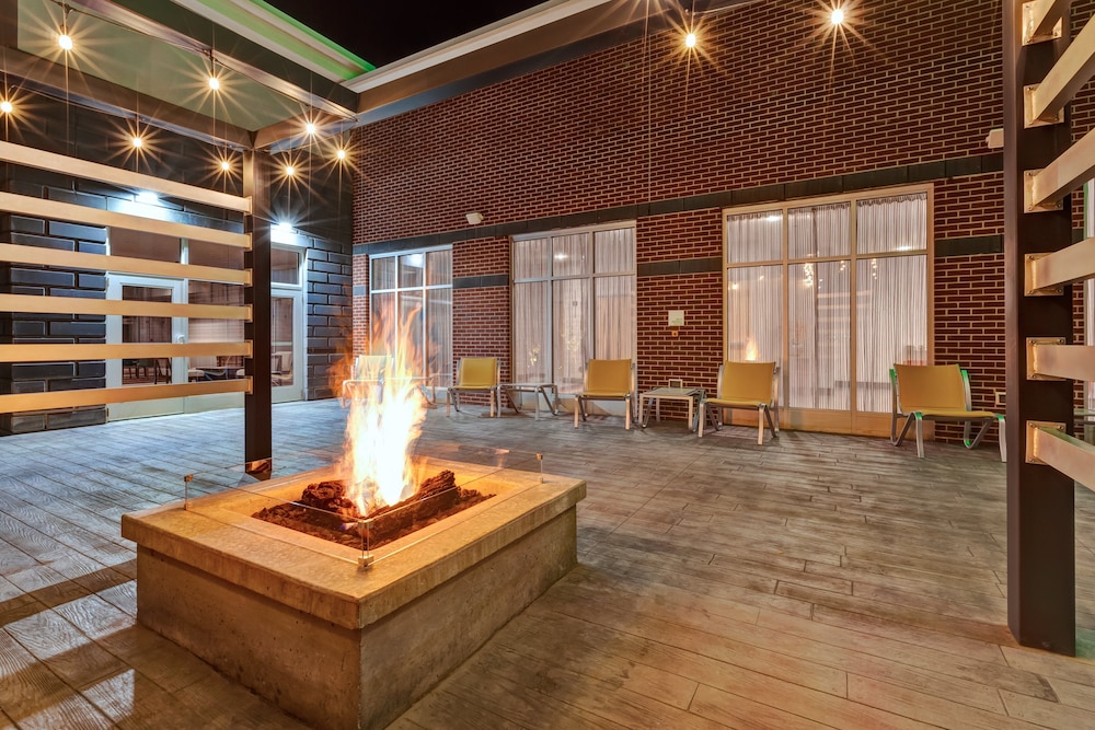 Holiday Inn & Suites Toledo Southwest Perrysburg by IHG - photo 27